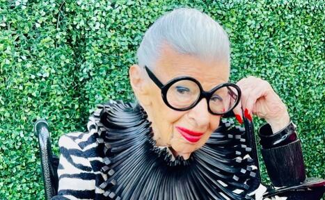muere a los 102 años, iris apfel, ícono de la moda conocida por su estilo llamativo