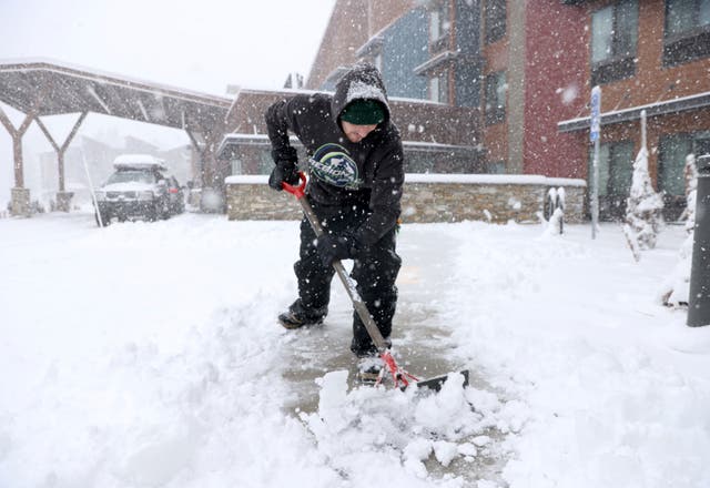 blizzard leaves thousands of homes without power in california and nevada