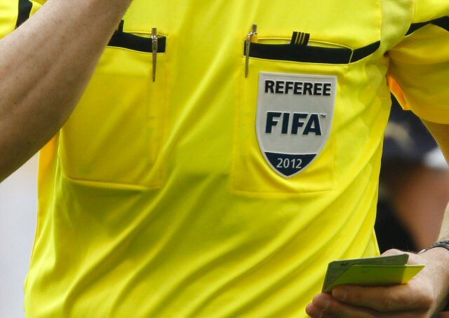 modré karty v profesionálním fotbale nebudou, rozhodla komise