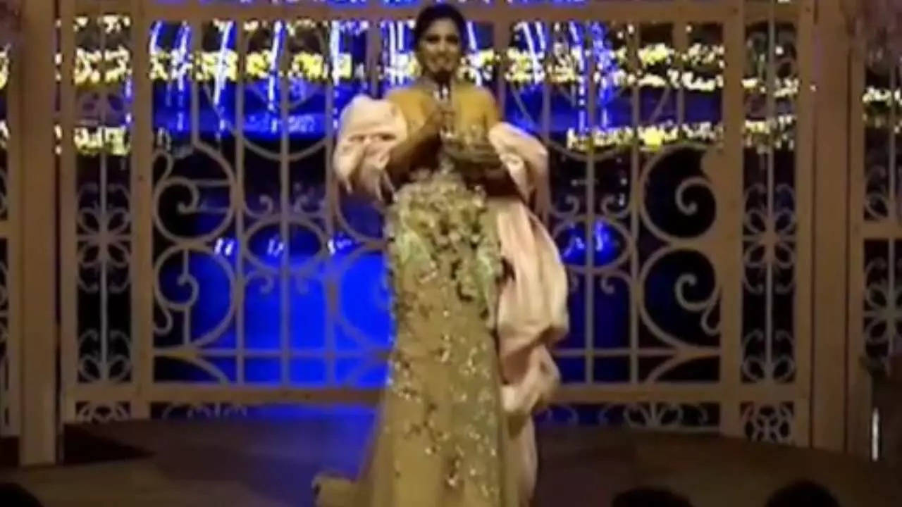 Isha Ambani Delivers Heartwarming Speech At Her Brother Anant Ambani's ...