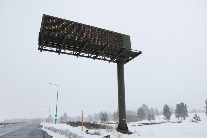 intensa tormenta invernal provoca cierres de autopistas y alerta en california