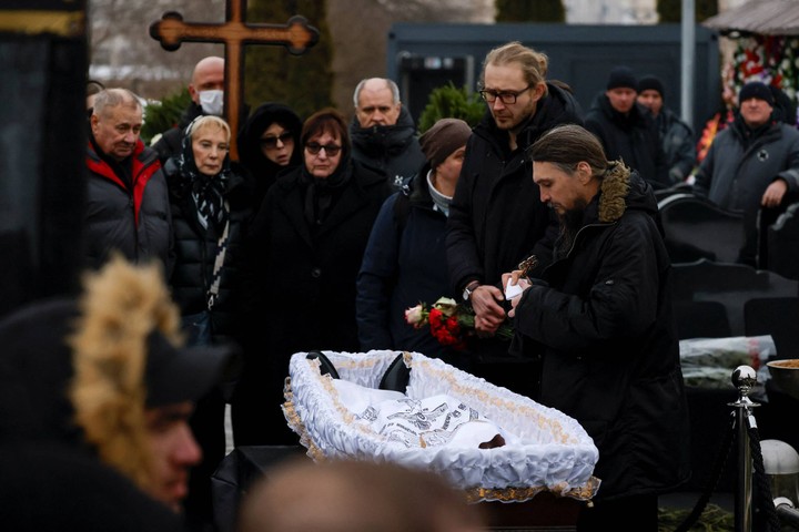 foto: ribuan pendukung iringi pemakaman alexei navalny di moskow