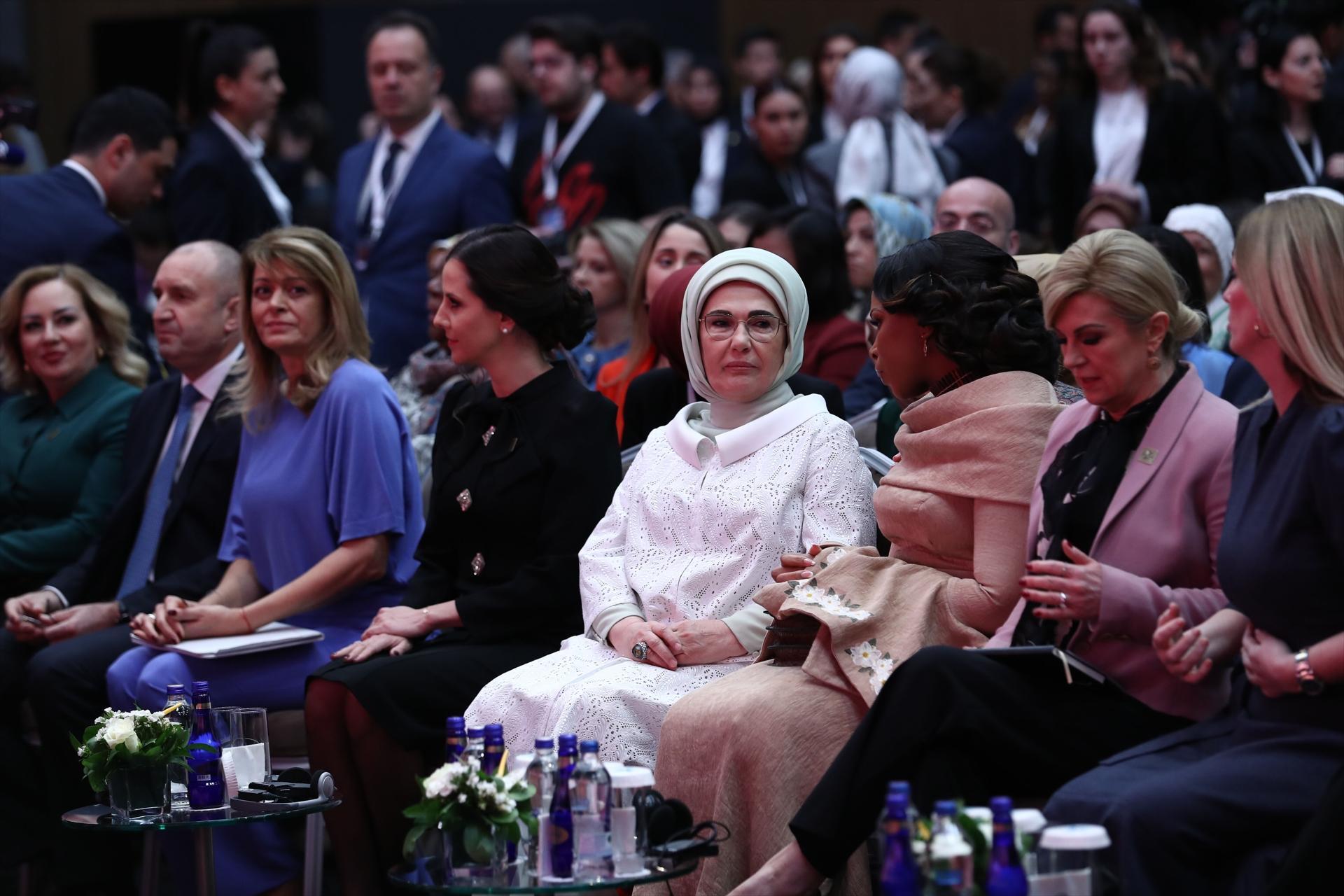 emine erdoğan'dan antalya diplomasi forumu'nda 'gazze' açıklaması: dünya liderleri hangi gerekçeyle sessiz kalabiliyor