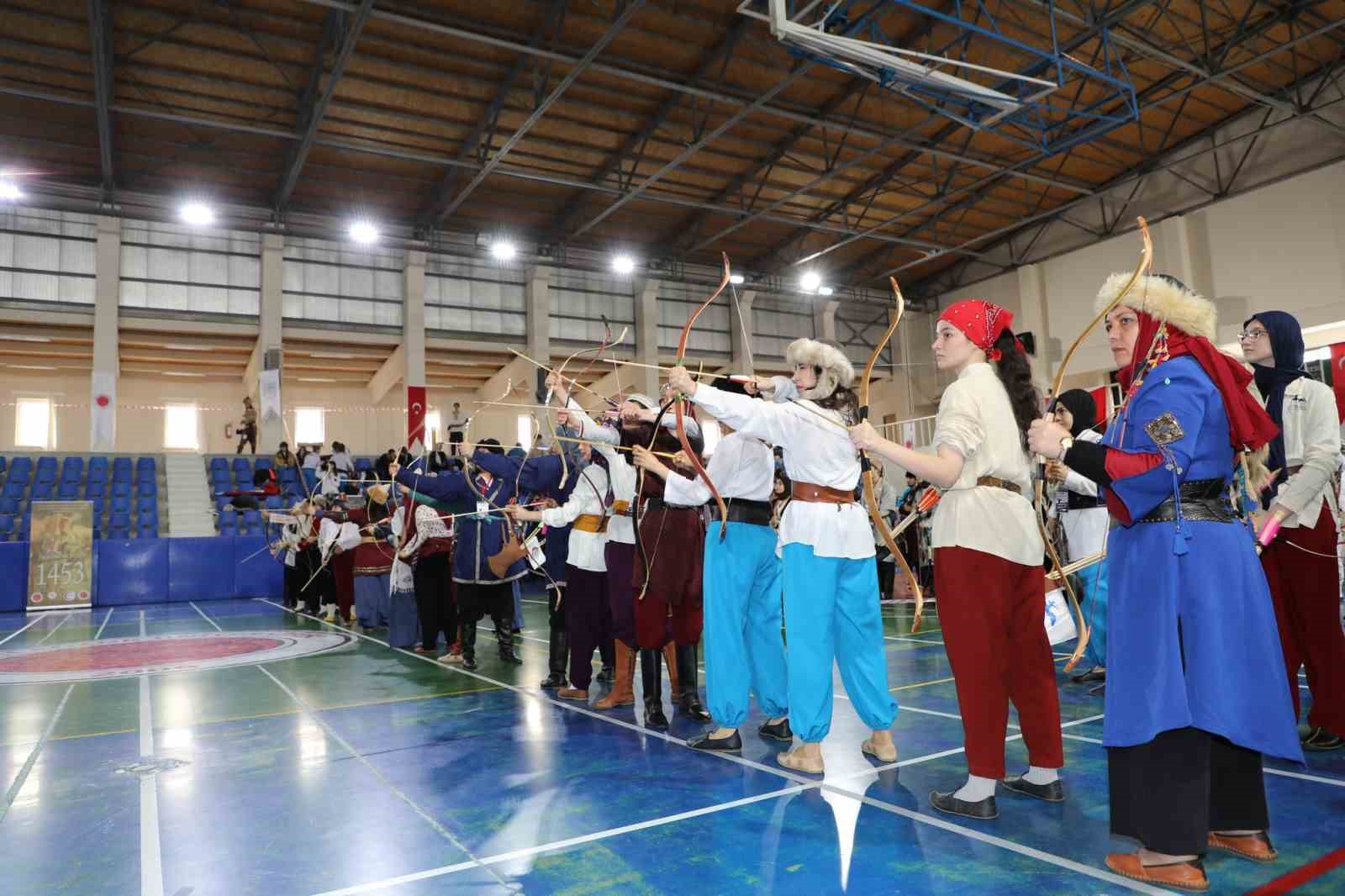 yozgat’ta geleneksel türk okçuluğu yarışması düzenlendi