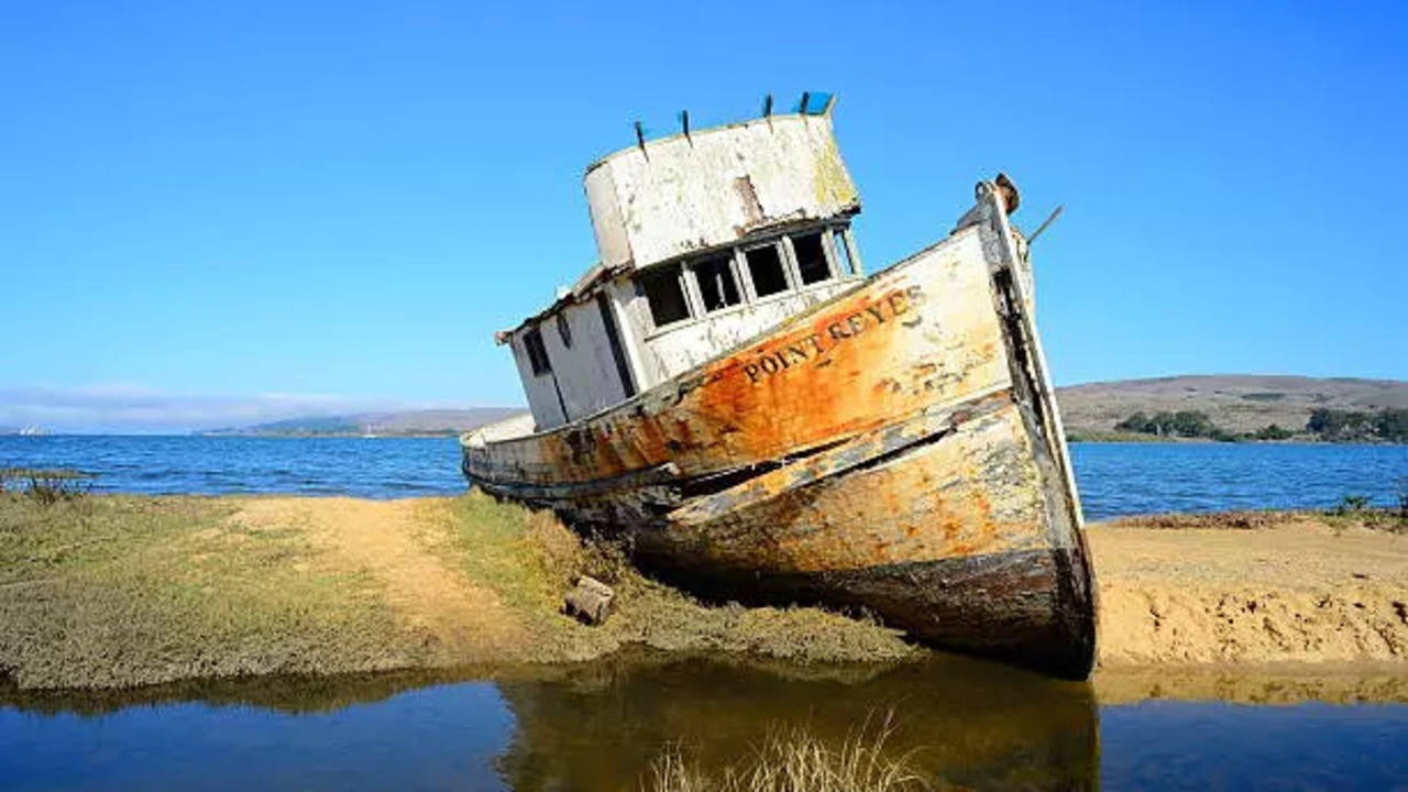 131-yr old huge victorian shipwreck resurfaces near luxurious coastal hotel
