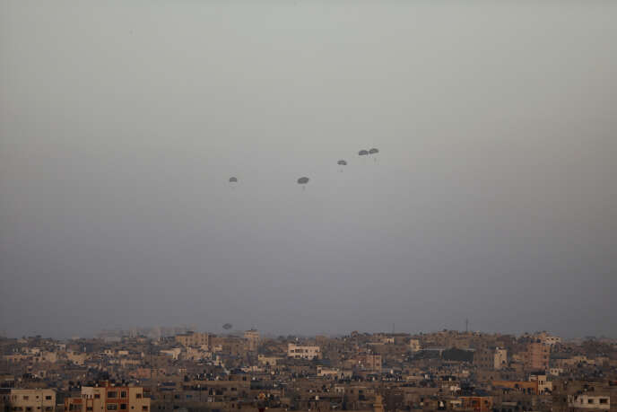 guerre israël-hamas, jour 148 : négociations accélérées en vue d’une trêve, largages aériens d’aide humanitaire au-dessus de gaza… ce qu’il faut savoir