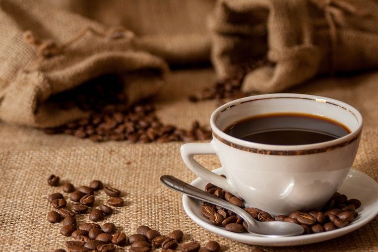 apa yang terjadi pada tubuh jika minum kopi dengan tambahan gula setiap hari?