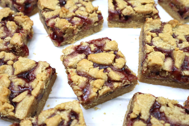 Best Peanut Butter and Jelly Bars Recipe