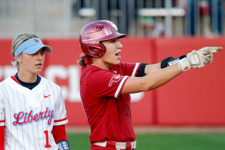OU softball sweeps Iowa State in doubleheader to open Big 12 Conference