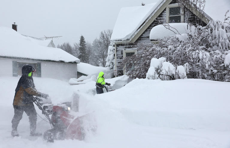 California Snowstorm Brings Blizzard Conditions To Sierra Nevada, Lake 