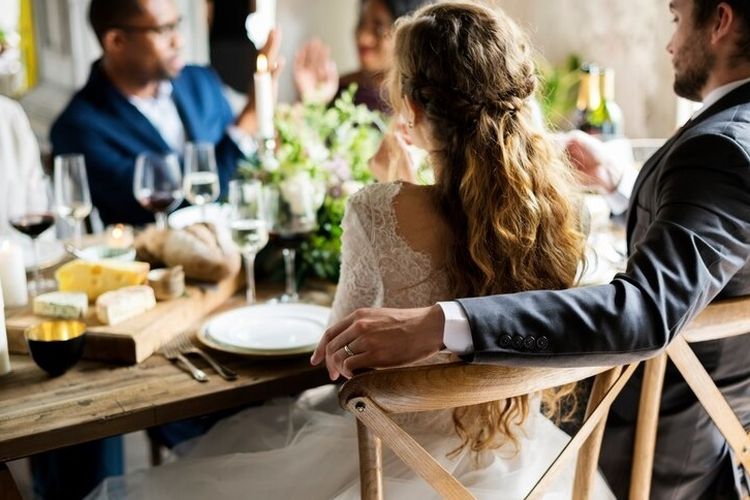 4 makanan di meja yang harus dijauhi pasangan pengantin baru, efeknya tak main-main
