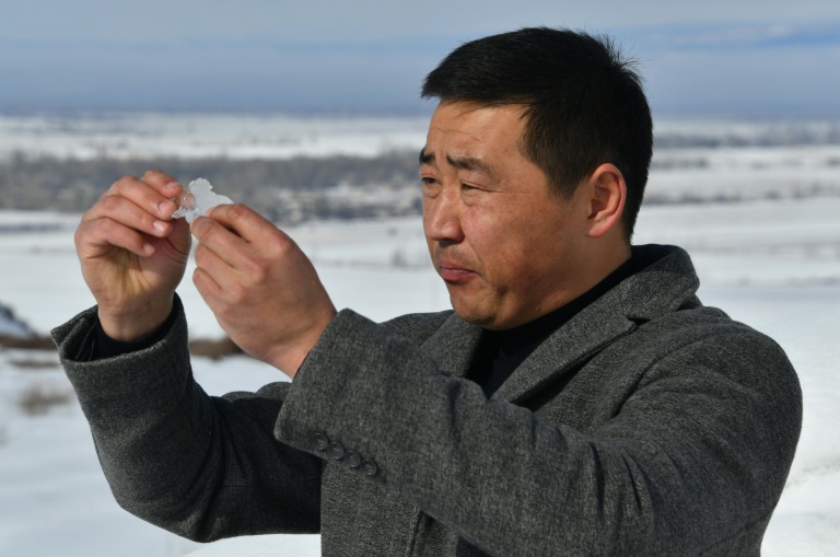 ganaderos de kirguistán crean glaciares artificiales para salvar a sus rebaños