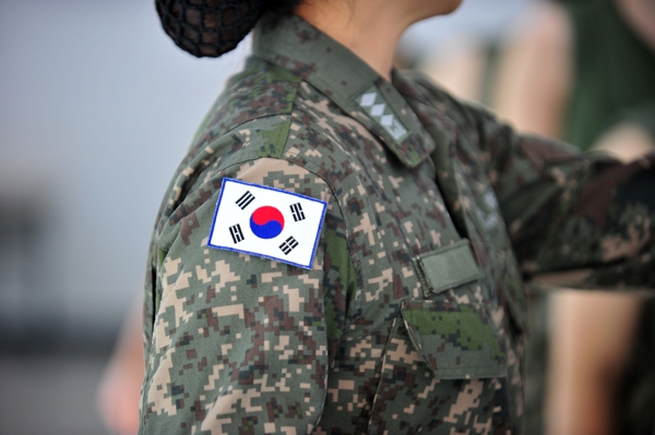 “한국서 군대는 시민권” 여성 징병제 조명한 日언론