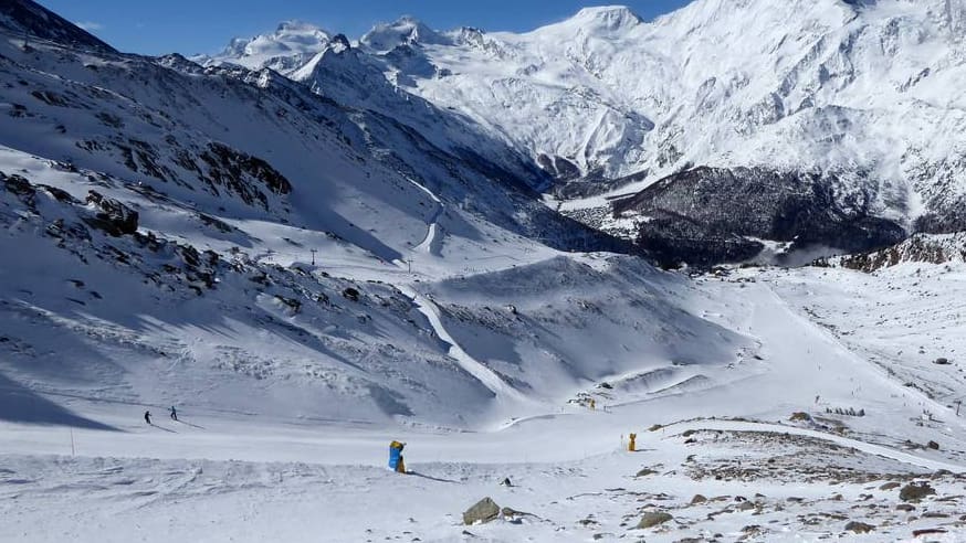 unglück in saas-grund vs: lawine reisst skifahrer mit sich – tot