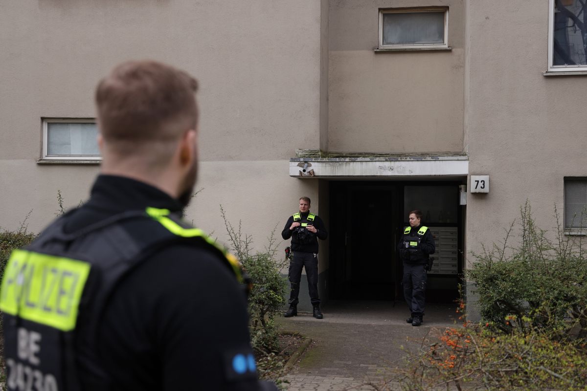 deutsche polizei nimmt bei raf-fahndung in berlin zwei personen fest
