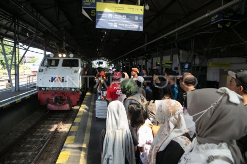 krl yogyakarta-solo layani 12,7 juta penumpang sejak awal beroperasi