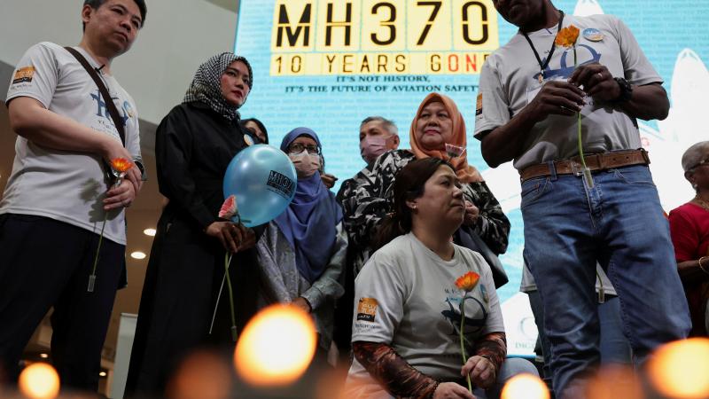 disparition du vol mh370 : des proches des victimes réclament de nouvelles recherches, 10 ans après