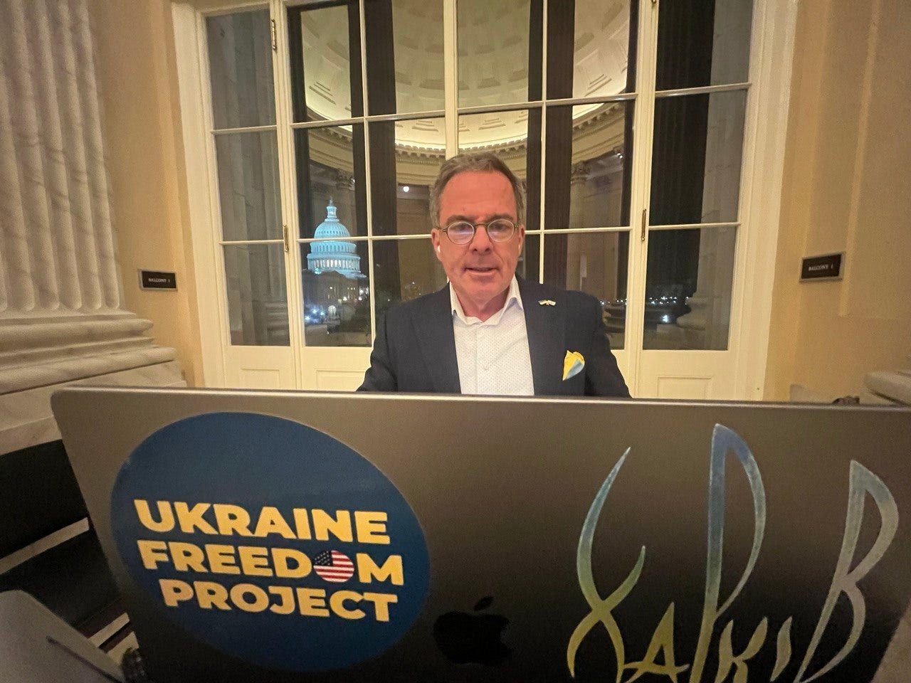 a veteran republican operative relocated to kyiv — he says ukraine can win the war