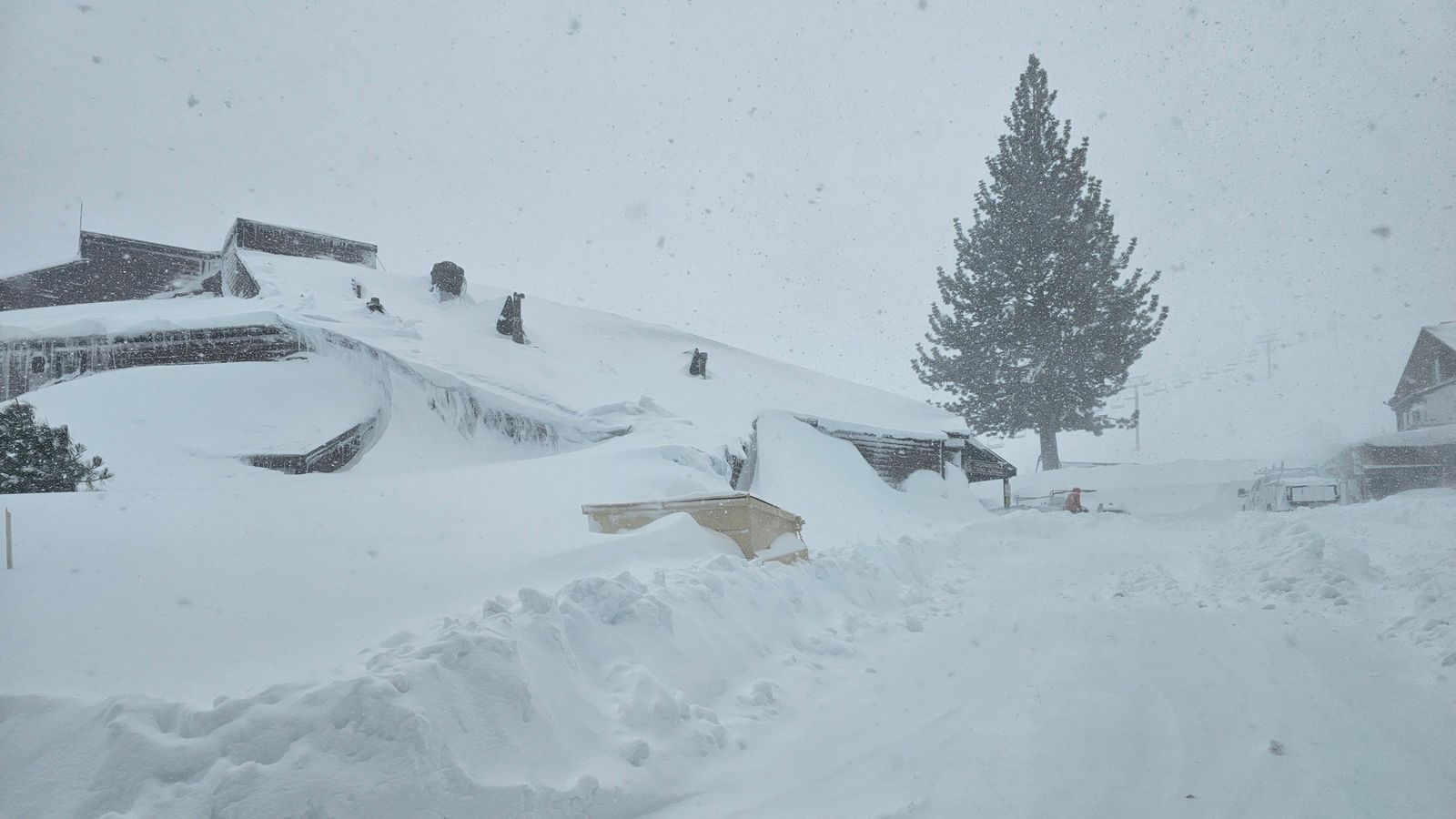 'extreme' blizzard hits western us burying some areas in 10ft of snow