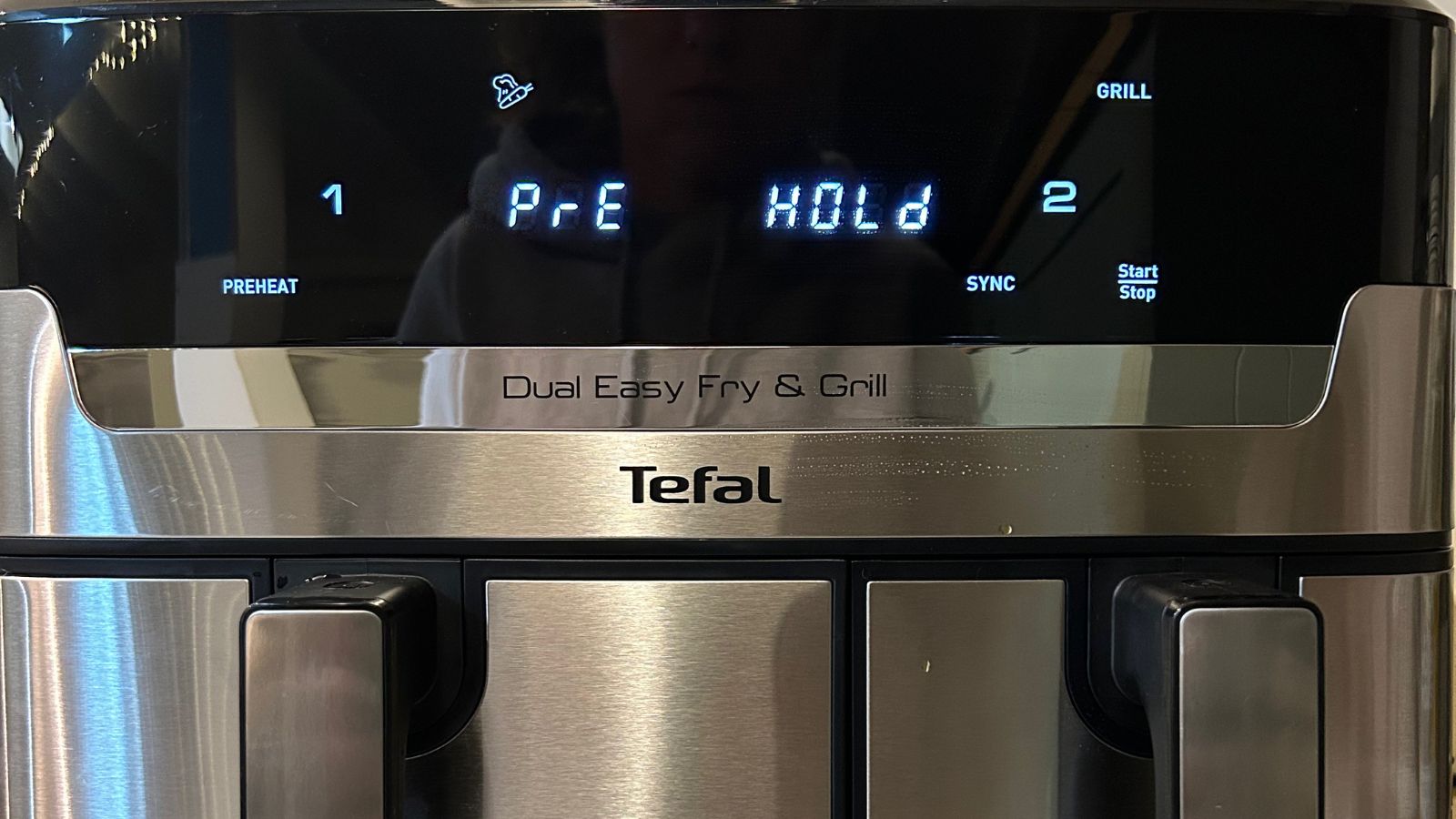 i tried tefal's take on a dual zone air fryer, and it's perfect for cooking family-sized meals