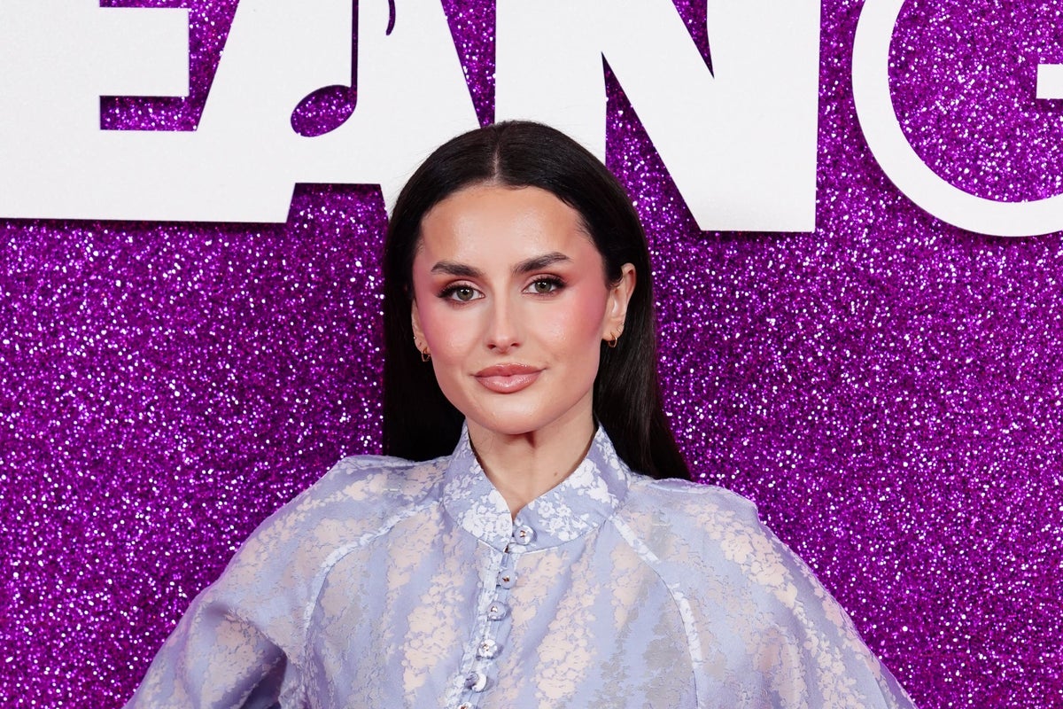 amber davies booted off dancing on ice despite top score from judges