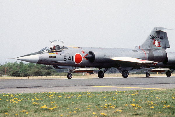 高さ＆速さで世界記録だが… f-104「スターファイター」の毀誉褒貶 墜落しまくった国／理想的だった日本