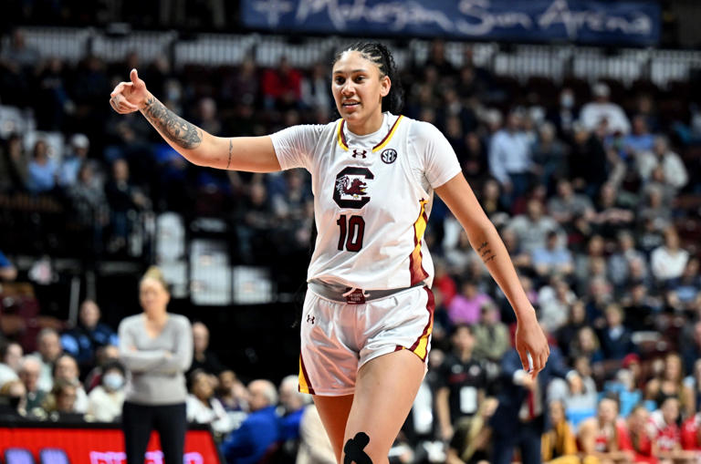 Kamilla Cardoso's ridiculously unlikely first 3pointer of her career