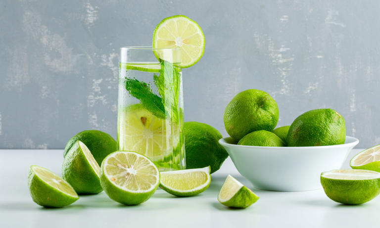 6 fruits that assist in detoxification and alleviating fullness