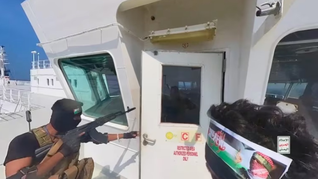 militantes houthis fazem primeiro ataque contra navio da itália no mar vermelho
