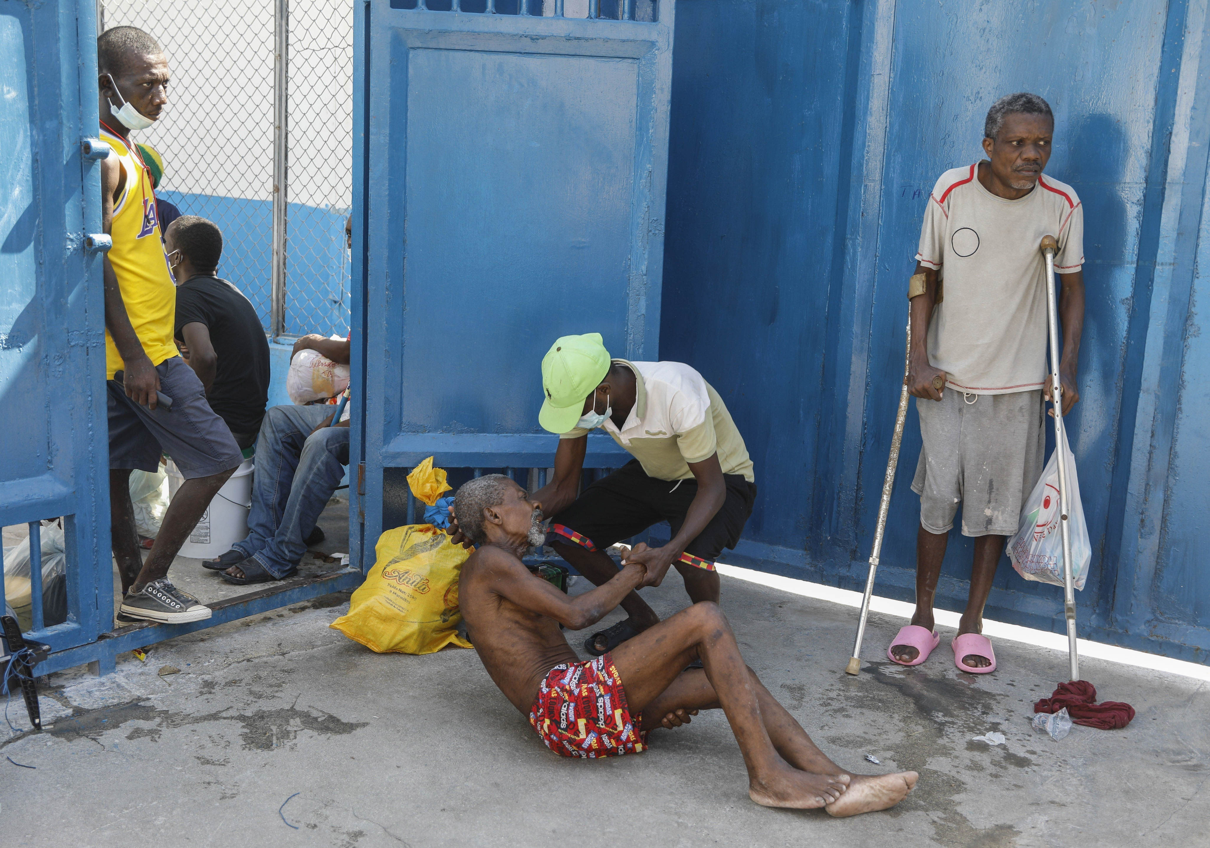 gewalt in haiti: banden greifen gefängnis an, regierung ruft den notstand aus