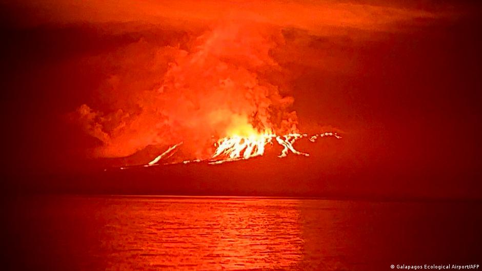 volcán la cumbre entra en erupción en galápagos