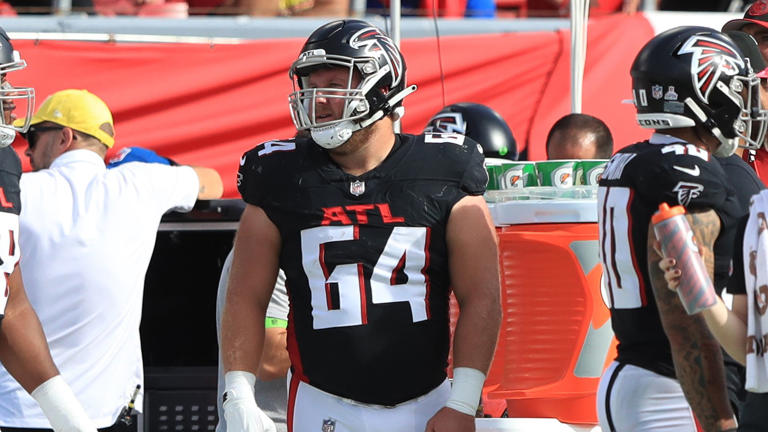 Falcons extend offensive lineman Ryan Neuzil on a one-year deal