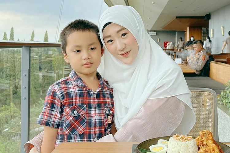 hamil anak ke-2, larissa chou pamer sering lakukan hal ini bersama yusuf, netizen beri doa