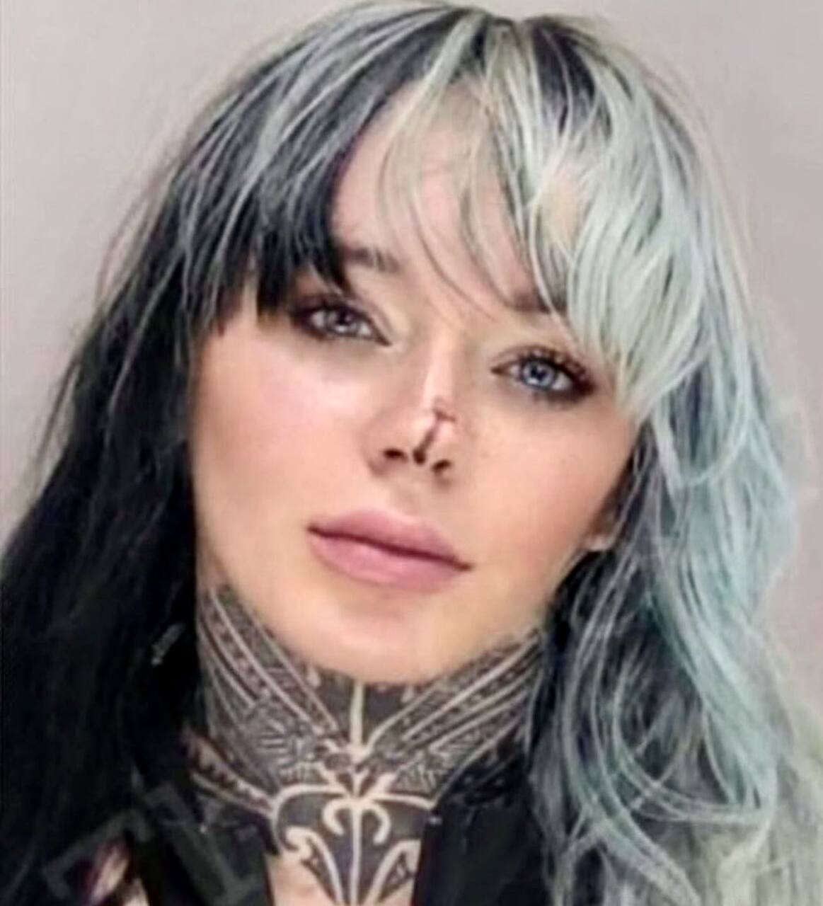 modell tjener $24 000 på en uke etter at arrestasjonsfoto gikk viralt på internett