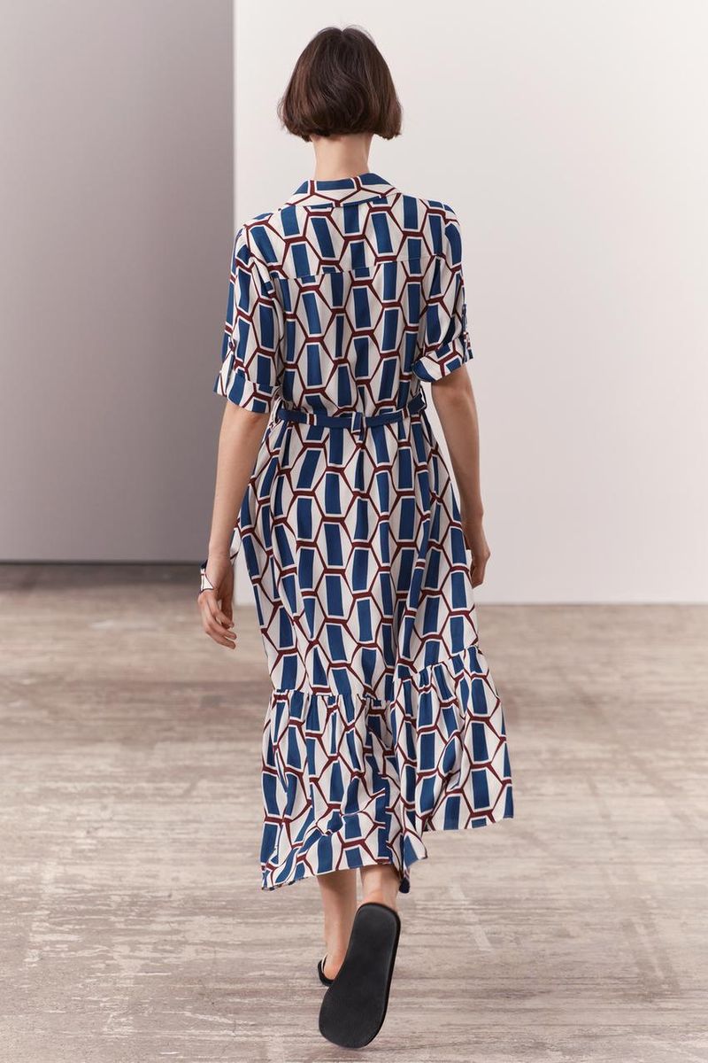 zara reinventa su vestido camisero estampado ajustable de hilatura de 39 € y es ya objeto de deseo mundial