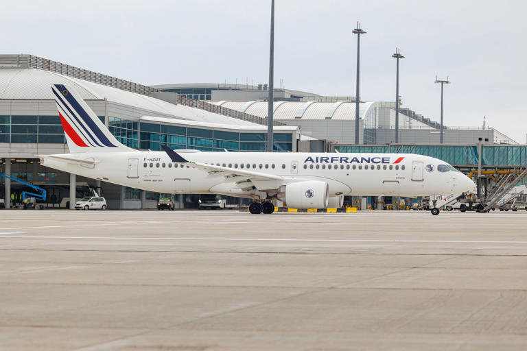 Flight Review: Air France Airbus A220 Business Class From Paris To London