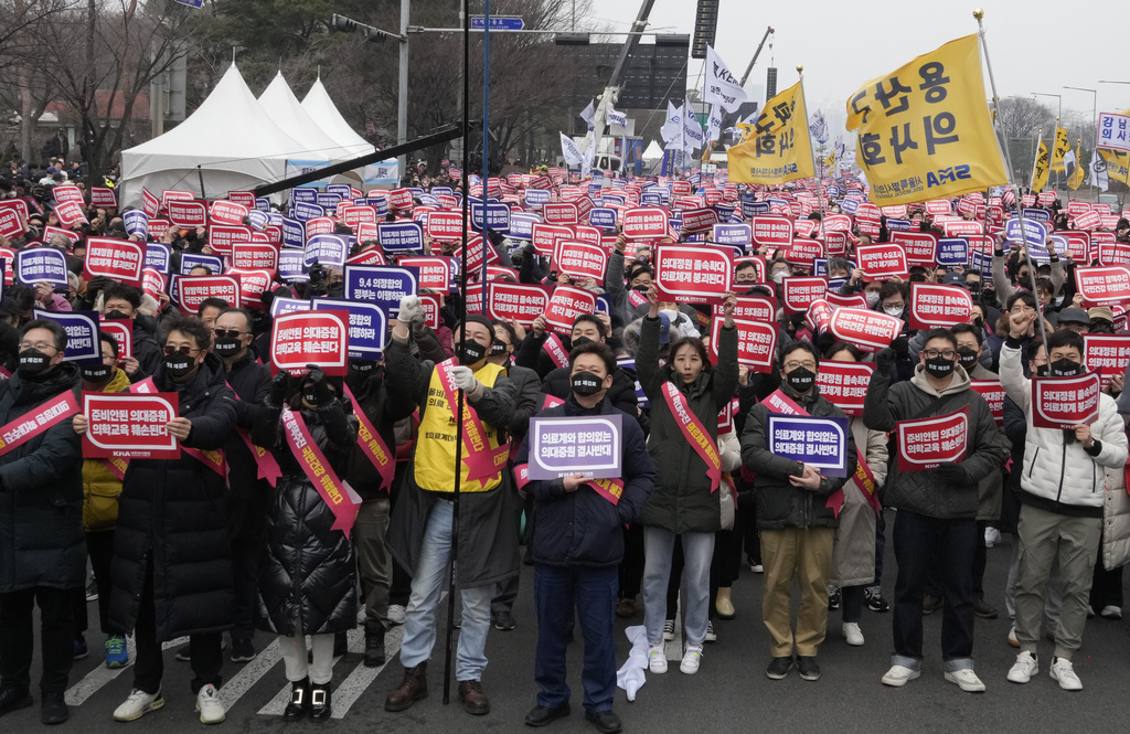 South Korea Takes Steps To Suspend Licenses Of Striking Doctors After ...