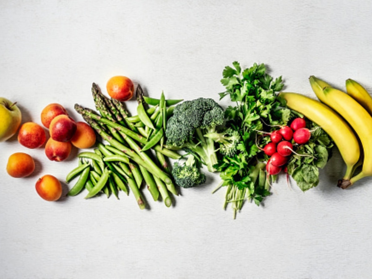 A diet rich in fresh vegetables, fruits, and wholegrain starches and low in added sugars and fat prevents chronic diseases associated with diet, including oral conditions like dental caries, periodontal infections, and oral malignancy. (Image source: getty images)