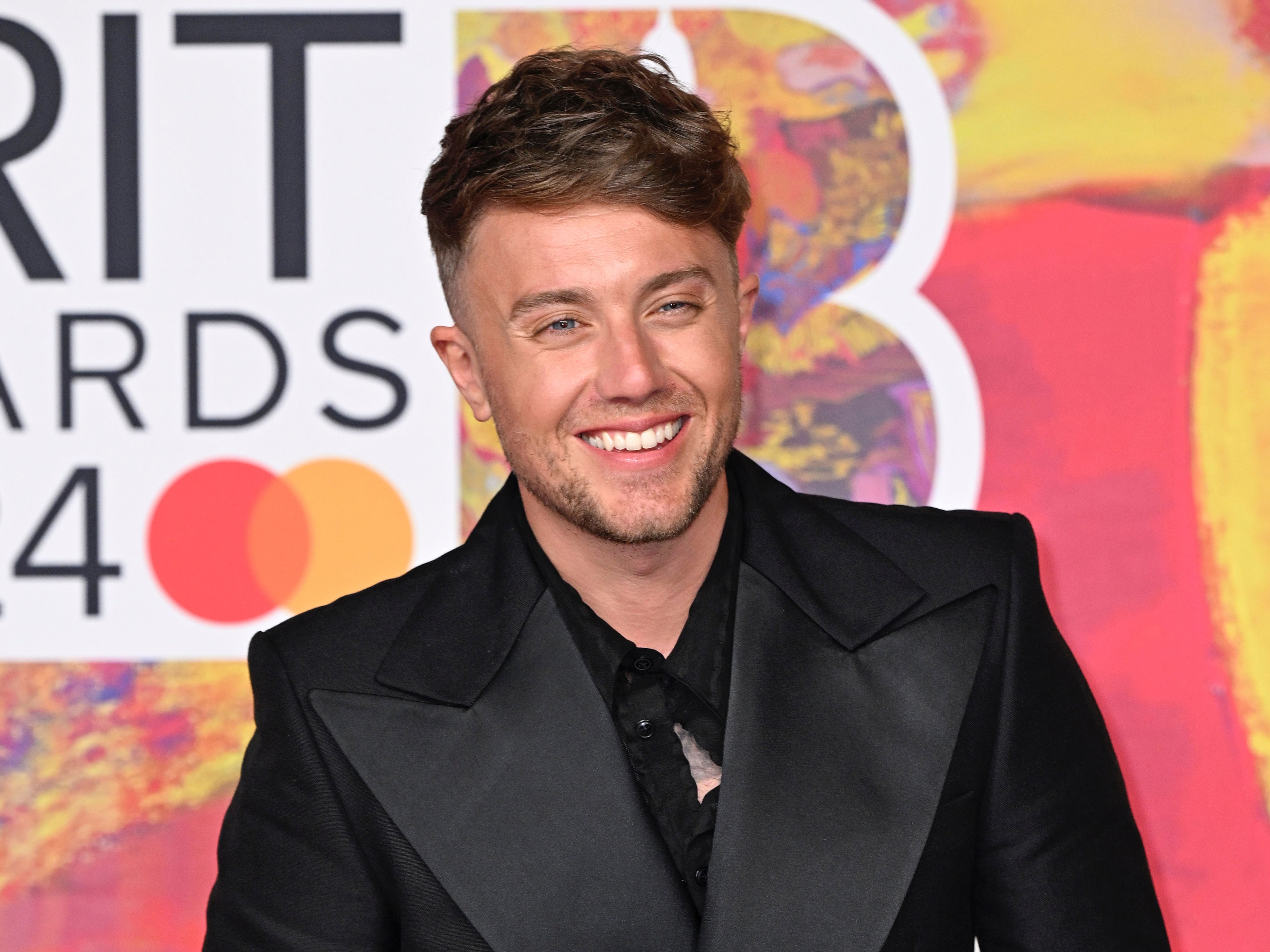 roman kemp criticised for ‘excruciating’ exchange with kylie minogue at the brit awards