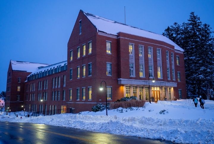 <p>The University of New Hampshire in Durham boasts a CCNE-accredited BSN program, an MSN program focused on clinical nurse leaders, and a Direct Entry Master’s in Nursing for non-nurses. UNH supports students through innovative teaching and extensive clinical experiences in New England’s contrasting healthcare settings.</p>