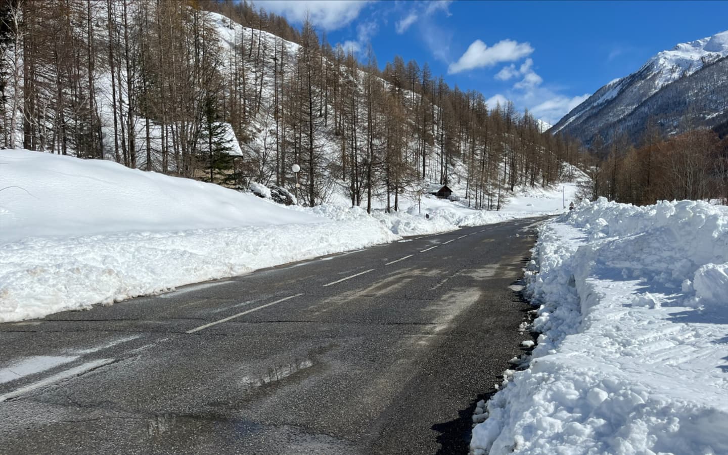 hautes-alpes: ristolas et le roux d'abriès de nouveau accessibles après les chutes de neige