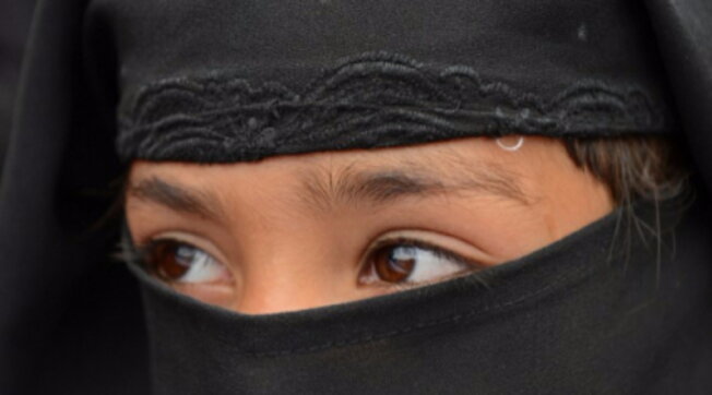 pordenone, bimba di 10 anni a scuola con il niqab: la maestra le fa scoprire il volto