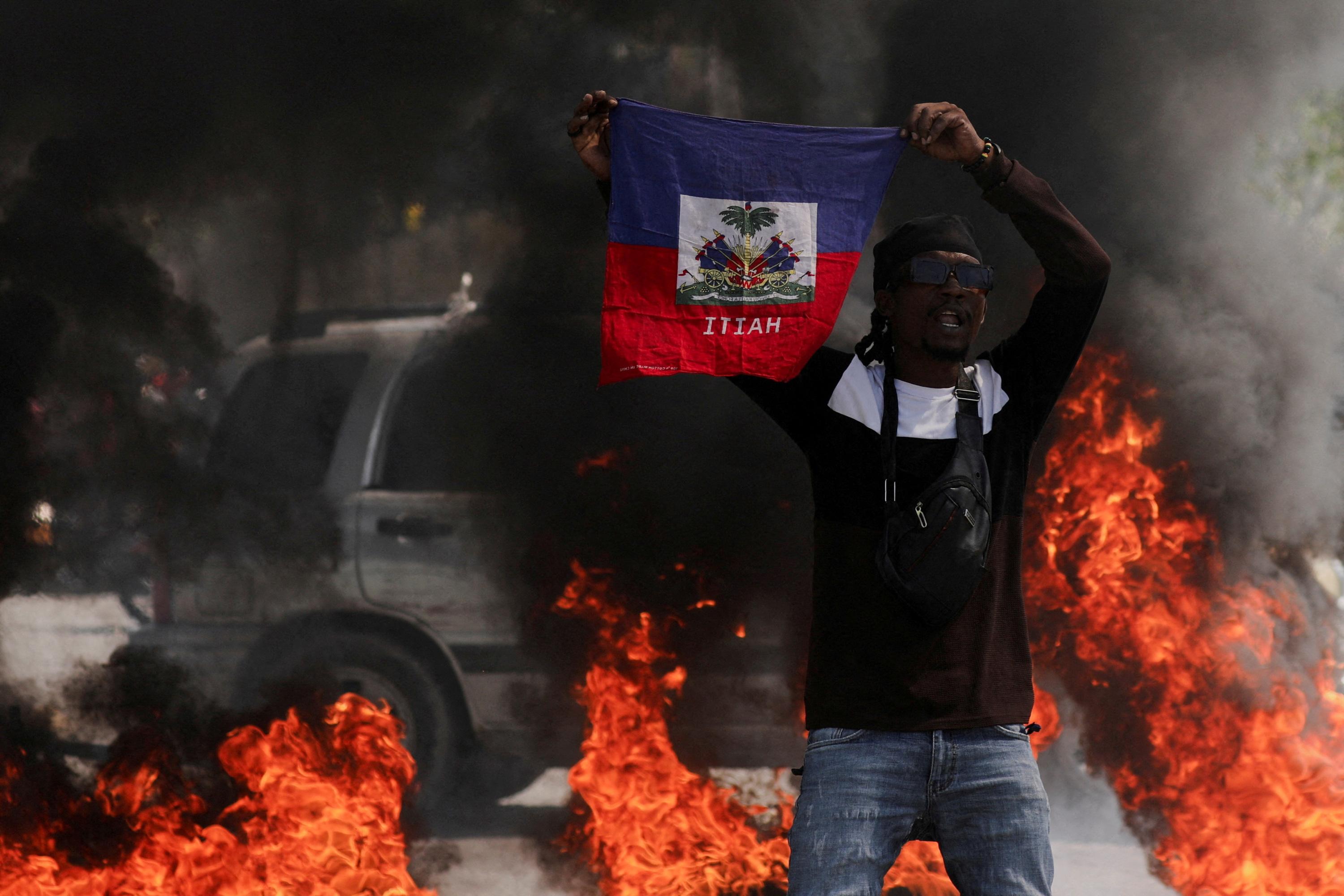 évasions massives, affrontements, couvre-feu... nouvelle poussée de violence entre gangs et autorités à haïti