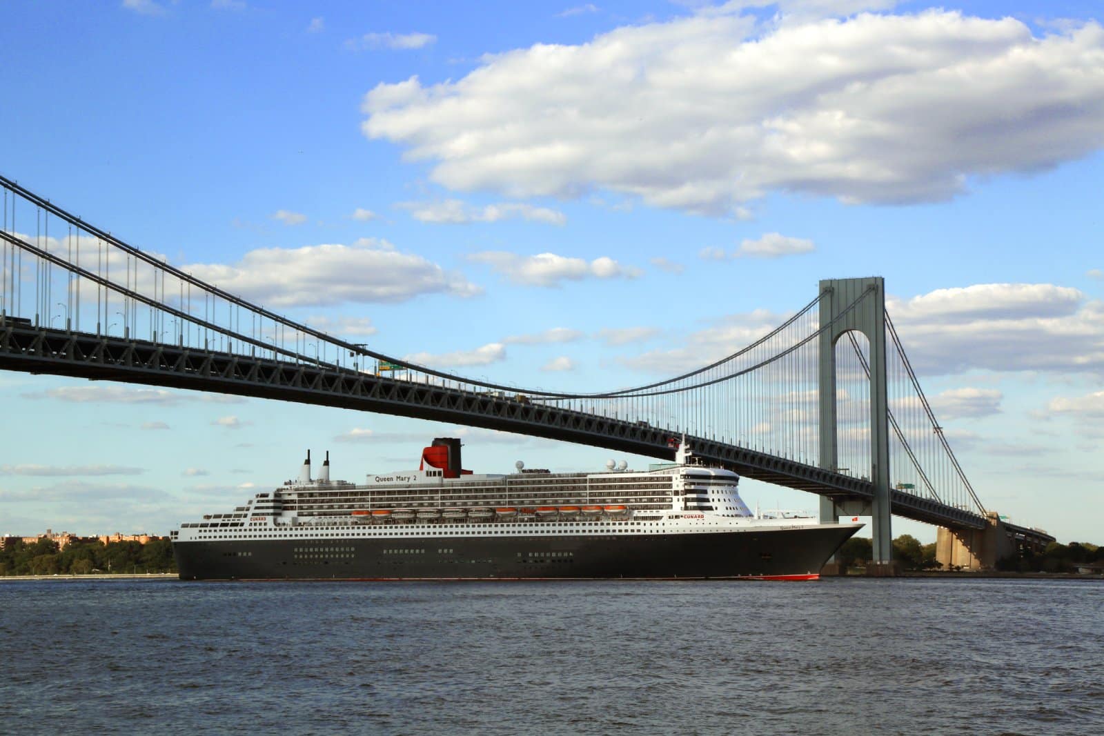 <p>Relive the golden age of ocean travel with a classic transatlantic crossing on the luxurious Queen Mary 2.</p>