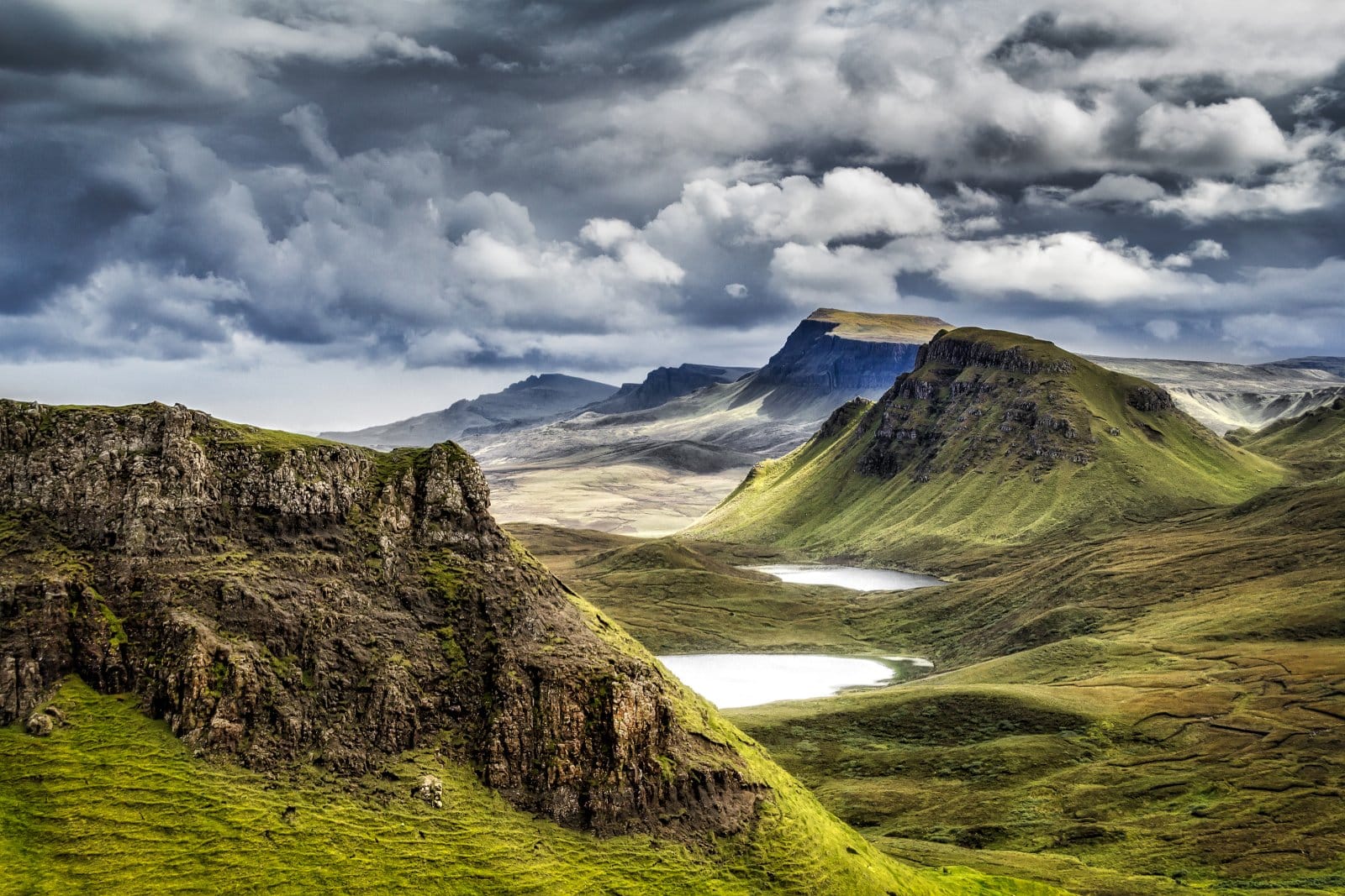 <p>Discover the dramatic scenery of Scotland’s highlands, with their lochs, mountains, and glens.</p>