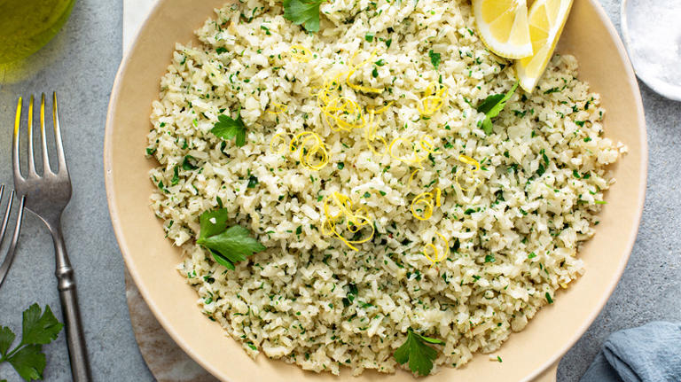 The Saucy Mistake To Avoid When Serving Cauliflower Rice