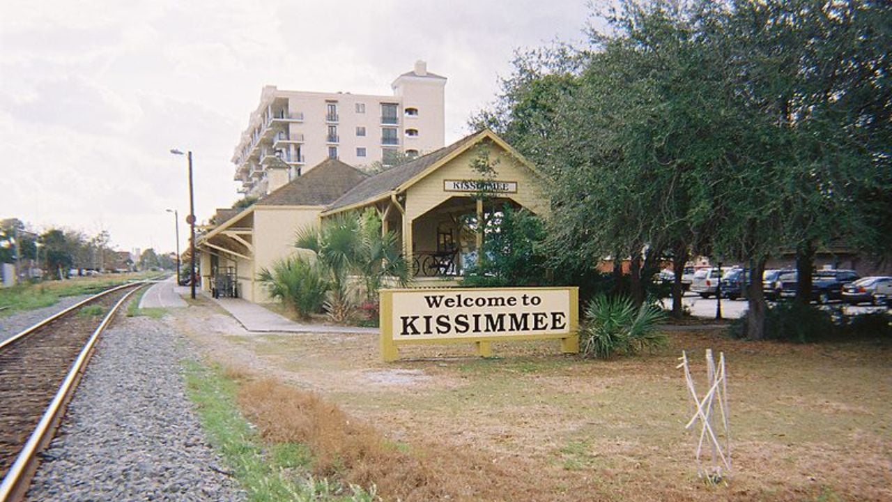 <p><span>Just a stone’s throw from Orlando’s theme parks, Russell says Kissimmee offers its own affordable adventures. Explore the Shingle Creek Regional Park, where kayaking unveils Florida’s natural beauty and wildlife. Savor the flavors of Florida at Abracadabra Ice Cream Factory, where the treats are as magical as the prices. History buffs will enjoy the Osceola County Welcome Center and History Museum, which offers free admission.</span></p><p><span>No matter which state you’re from or hoping to visit, the US has some truly affordable day trips and cheap places to travel. While you should be on the lookout for cheap travel hacks that actually have the </span><a class="editor-rtfLink" href="https://wealthofgeeks.com/cheap-travel-hacks/" rel="noopener"><span>potential to ruin your trip</span></a><span>, these destinations aren’t a danger! Luckily, there’s something on this list for both nature lovers and those who prefer to have fun indoors. From free museum admission to national parks and more, you can easily travel on a budget if you get creative.</span></p>