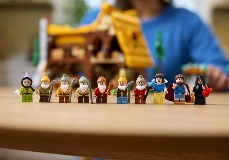 《白雪公主》樂高所有角色一應俱全。LEGO