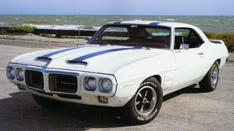 what's the difference between pontiac trans am and firebird?