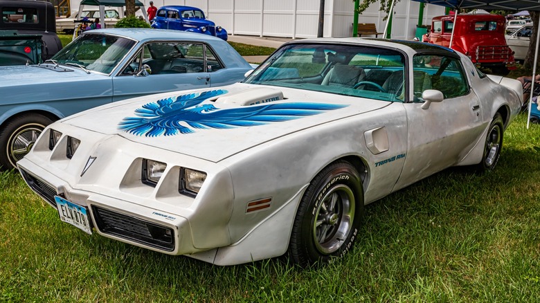 what's the difference between pontiac trans am and firebird?